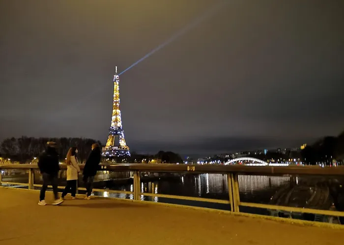 Paris Tour Eiffeio, Coeur Des Jo